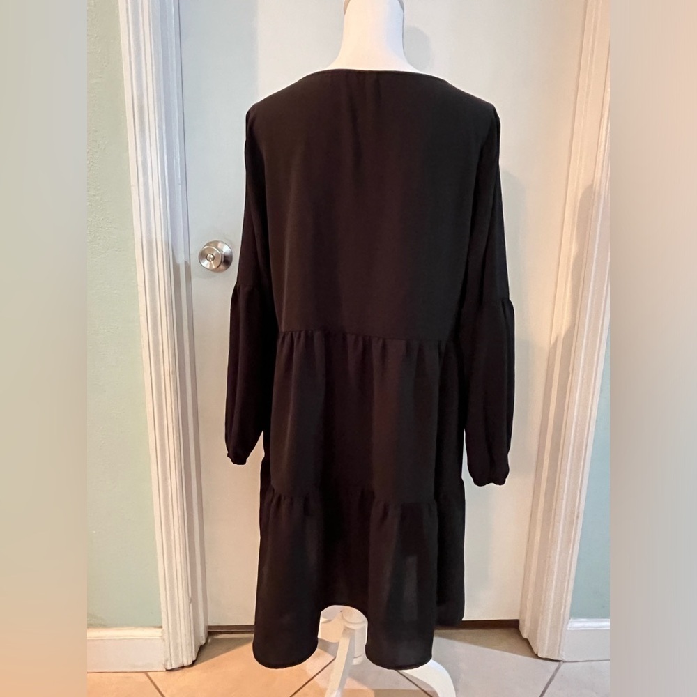 Women’s loose fit, v neck dress, size large, black - Picture 5 of 9